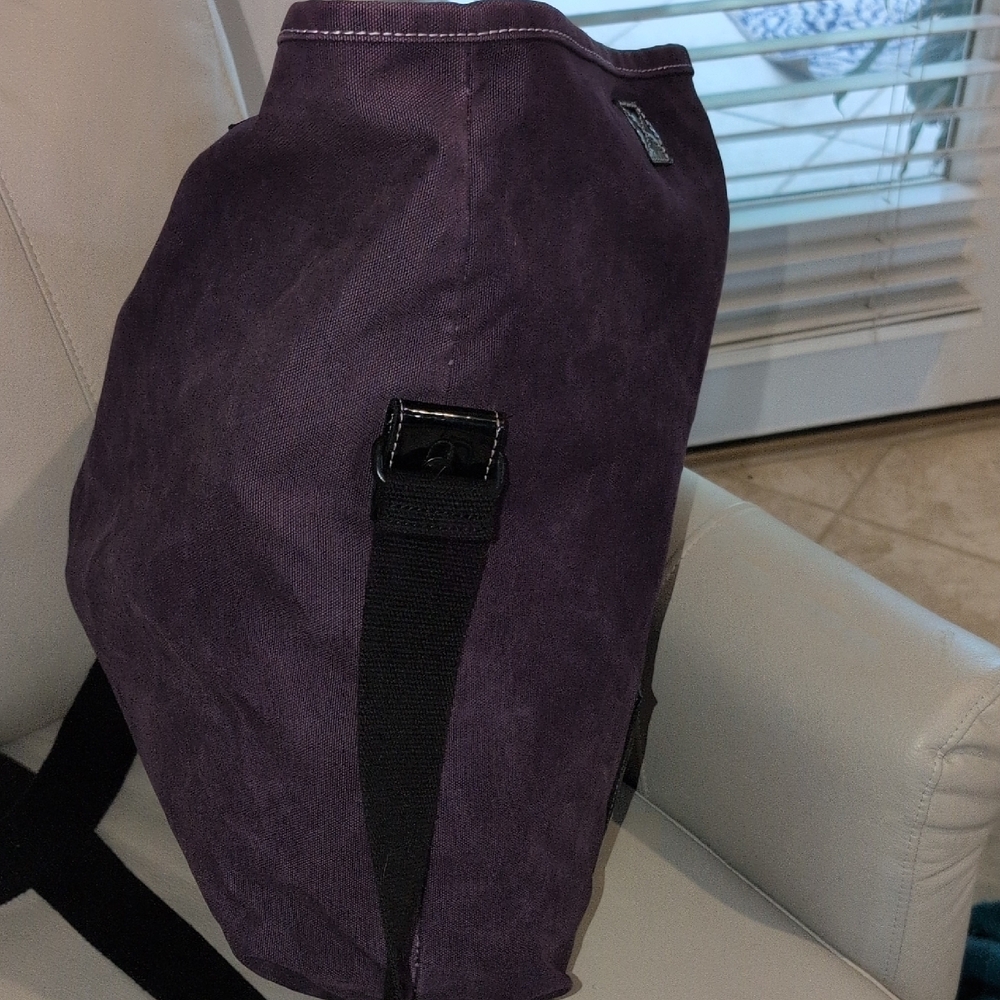Marc Jacobs Deep Purple Tote with Black Strap - Picture 4 of 12